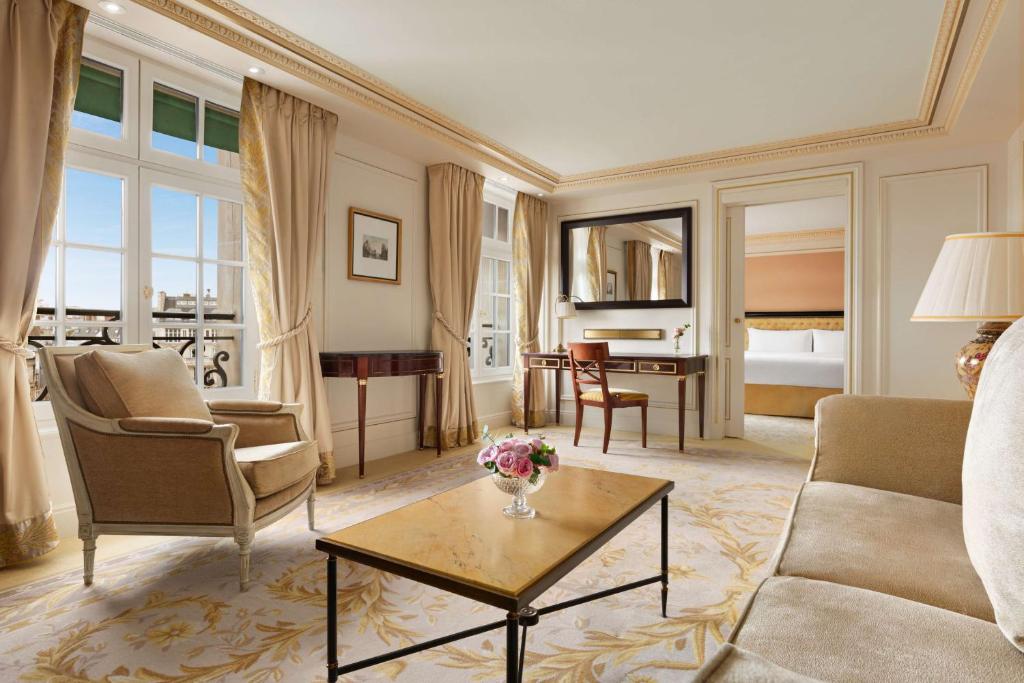 Deluxe Suite - Image 4