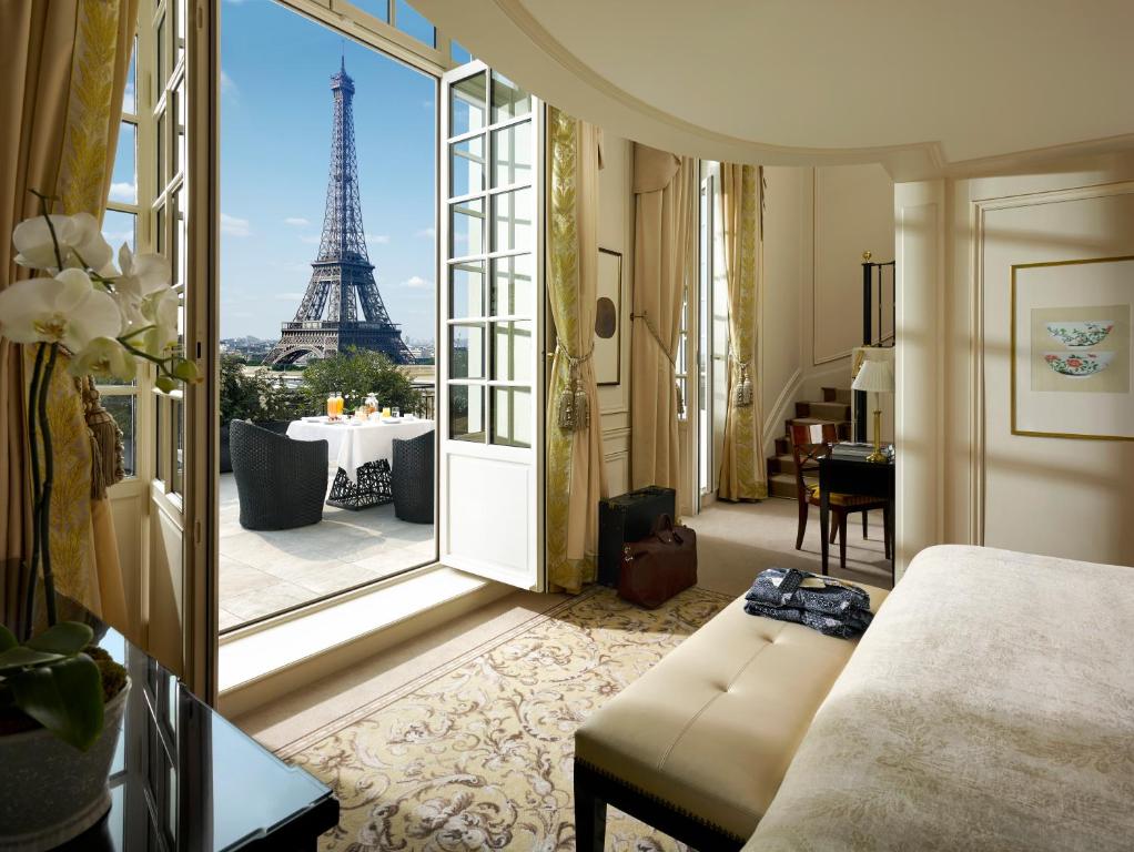 Duplex Terrace Eiffel view Suite - Image 2