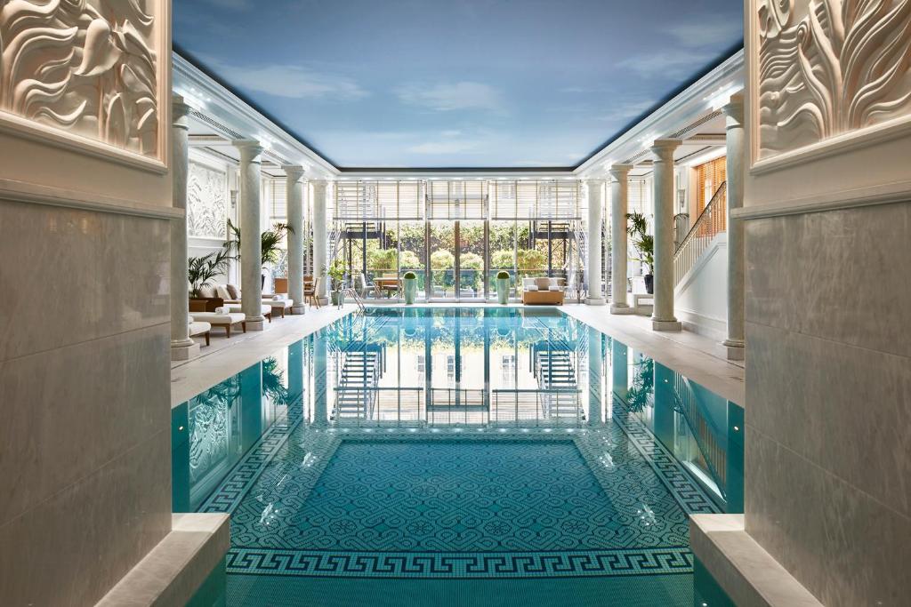 Junior Suite with Paris View - Image 2