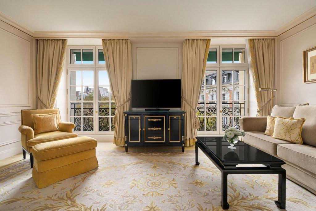 Junior Suite with Paris View - Image 5