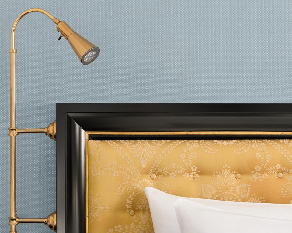 Superior Twin Room - Image 3