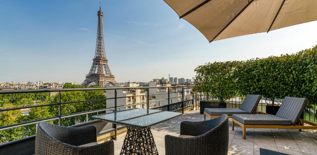 Terrace Eiffel View Room King - Image 1