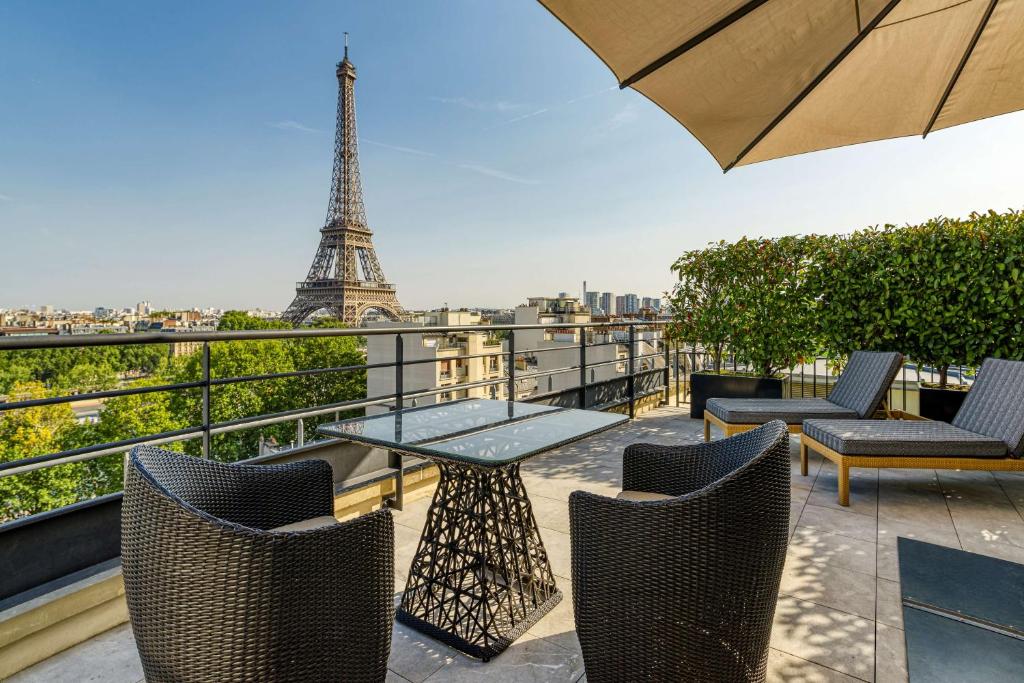 Terrace Eiffel View Room King - Image 2
