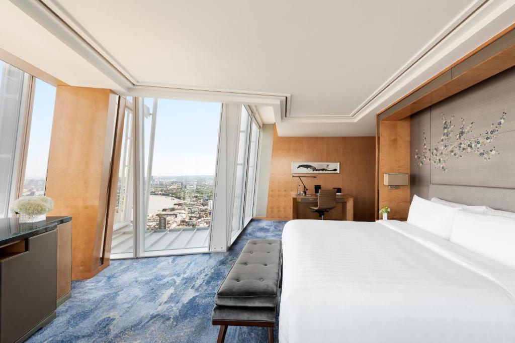 Iconic King Room With City View - Image 4