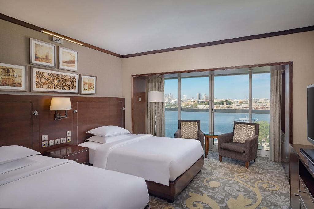 Club Room, Club lounge access, Guest room, 2 Twin/ single bed(s), Creek view - Image 4