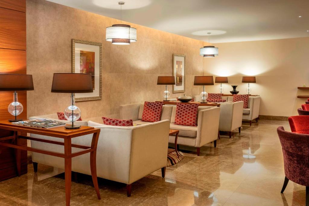 Club Room, Club lounge access, Guest room, 2 Twin/ single bed(s), Creek view - Image 5
