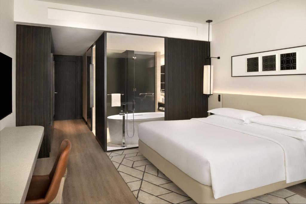 Club King Room - Club Lounge Access - Image 2