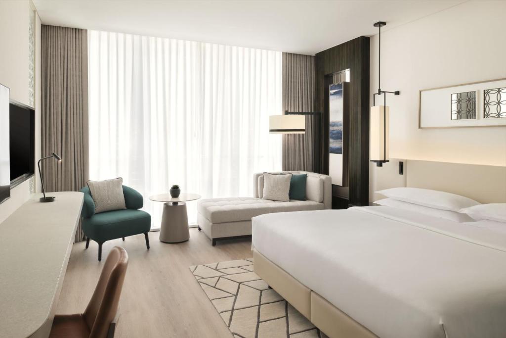 Club King Room - Club Lounge Access - Image 4