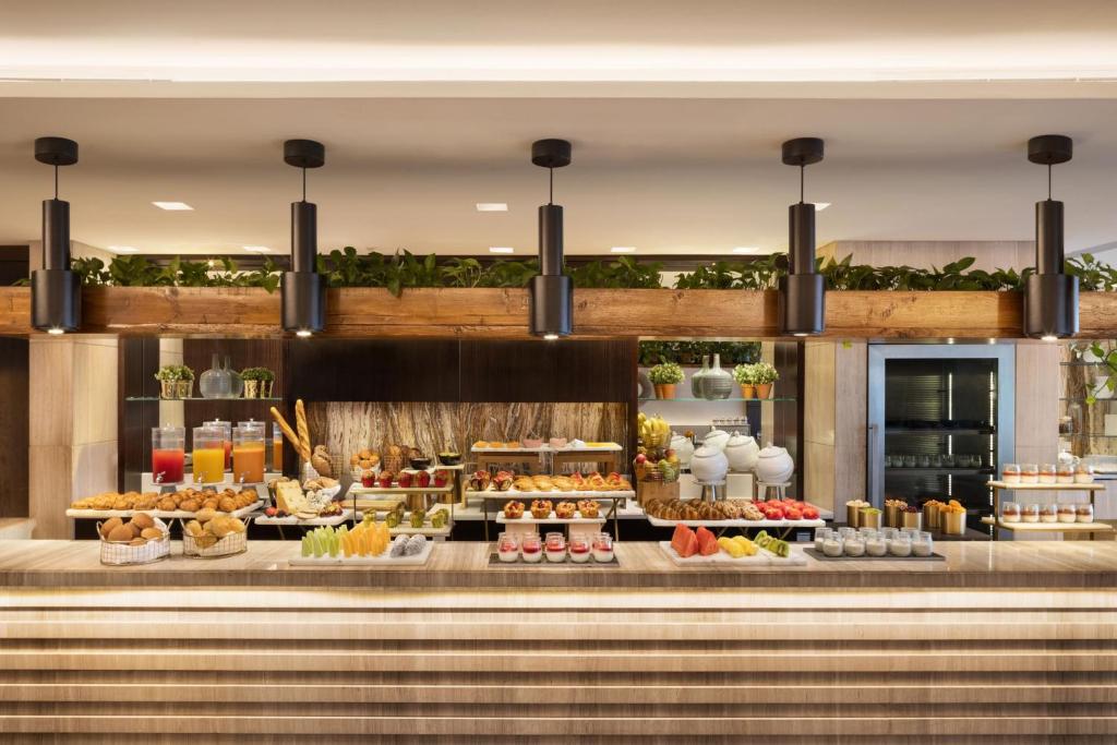 Grand Deluxe Suite, Club lounge access, 1 Bedroom Suite - Image 10