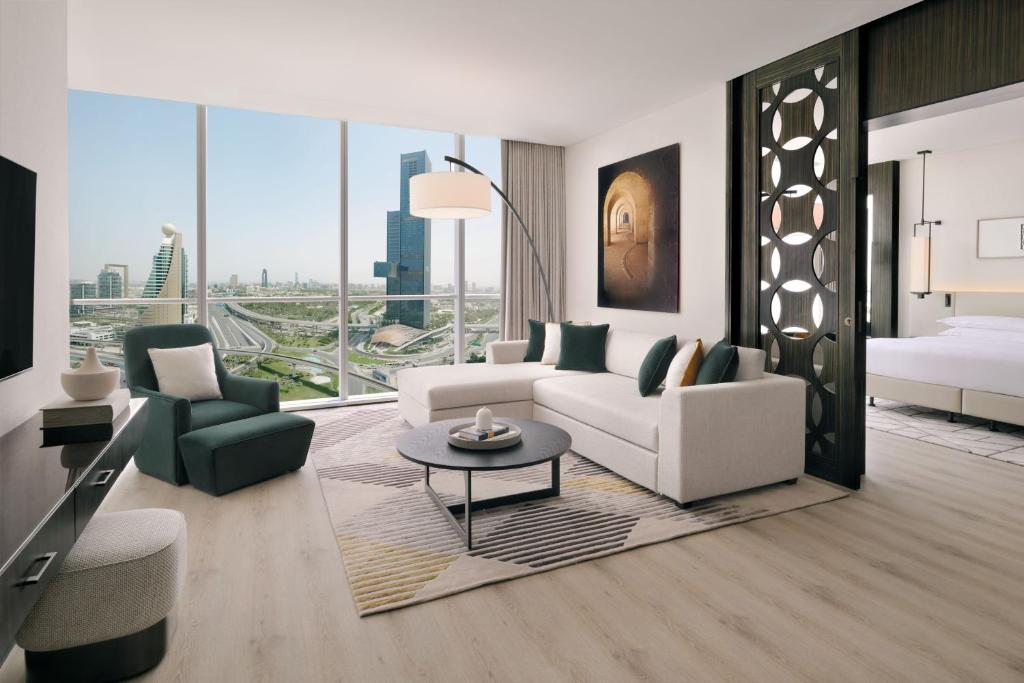 Grand Deluxe Suite, Club lounge access, 1 Bedroom Suite - Image 4