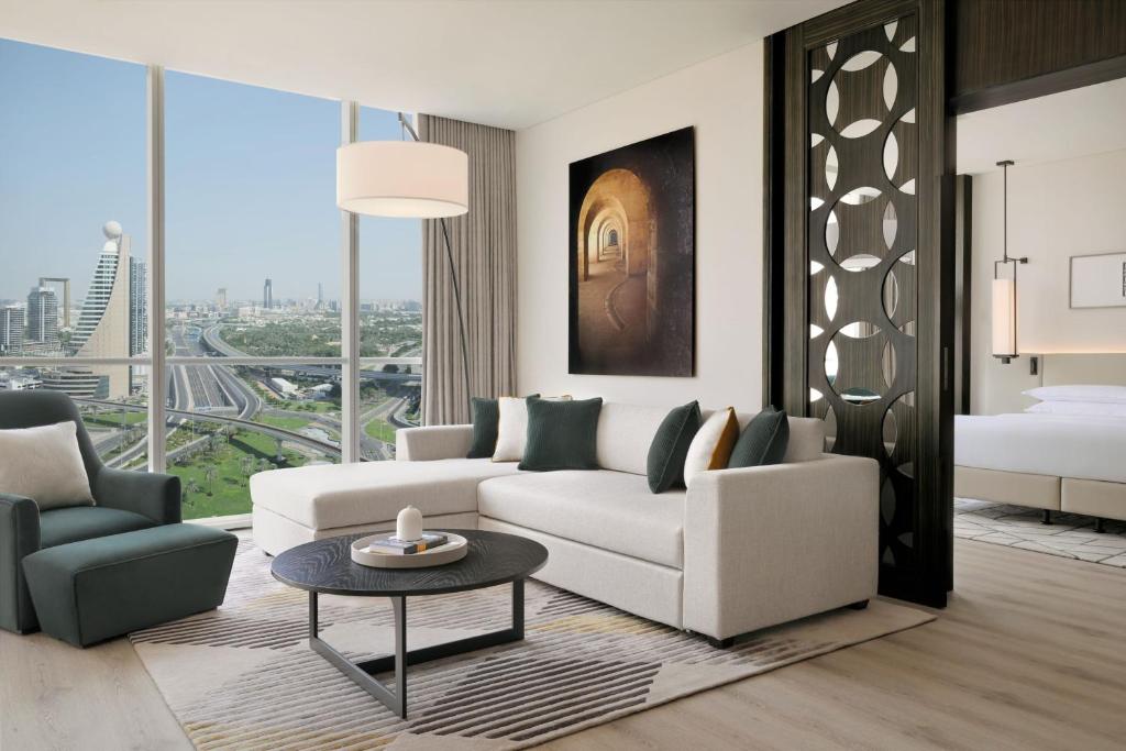 Grand Deluxe Suite, Club lounge access, 1 Bedroom Suite - Image 8