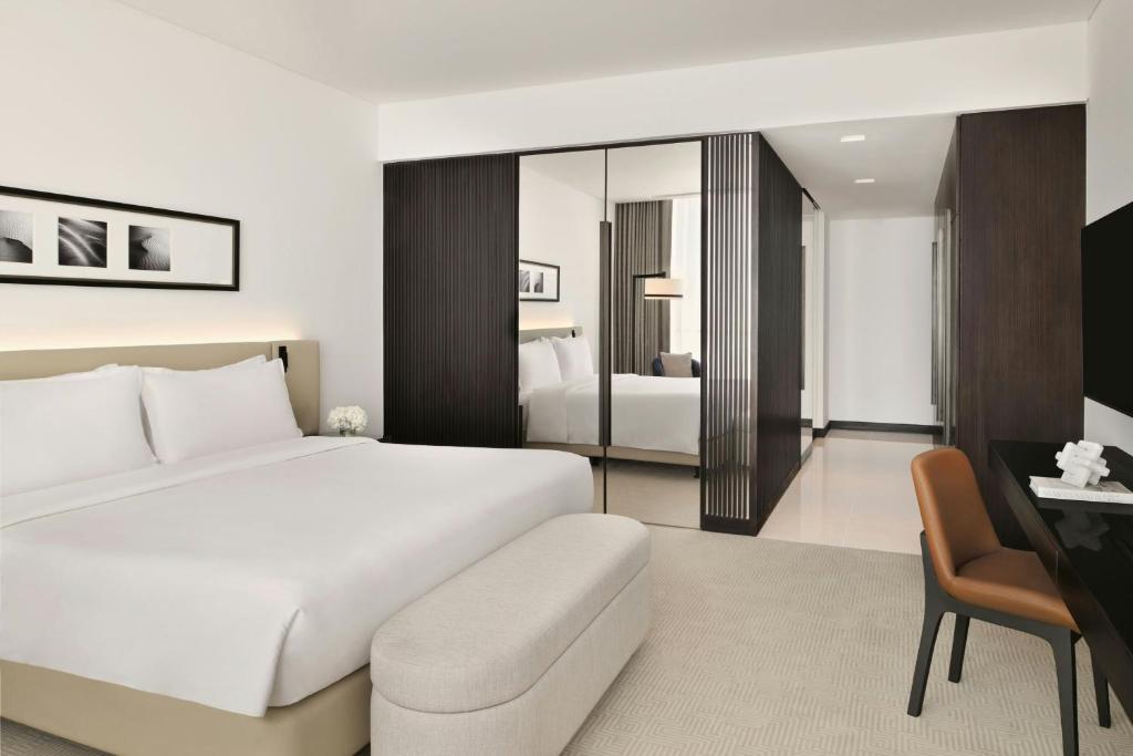 One Bedroom Apartment, 1 Bedroom Apartment, 1 King - Image 7