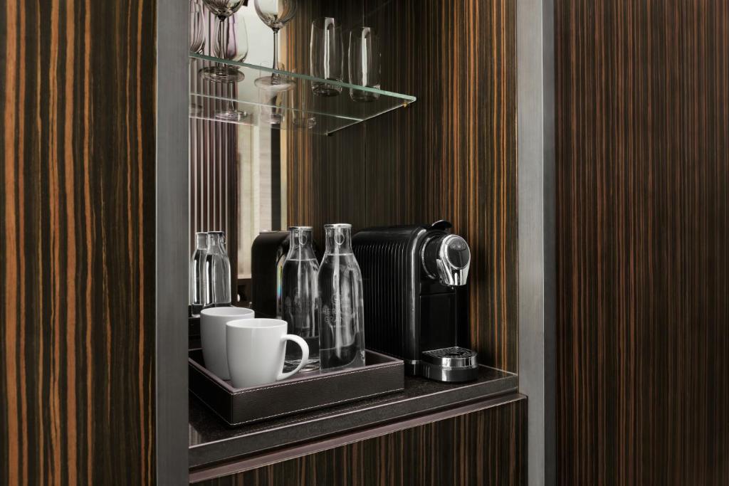 Twin Room with Club Lounge Access - Image 1