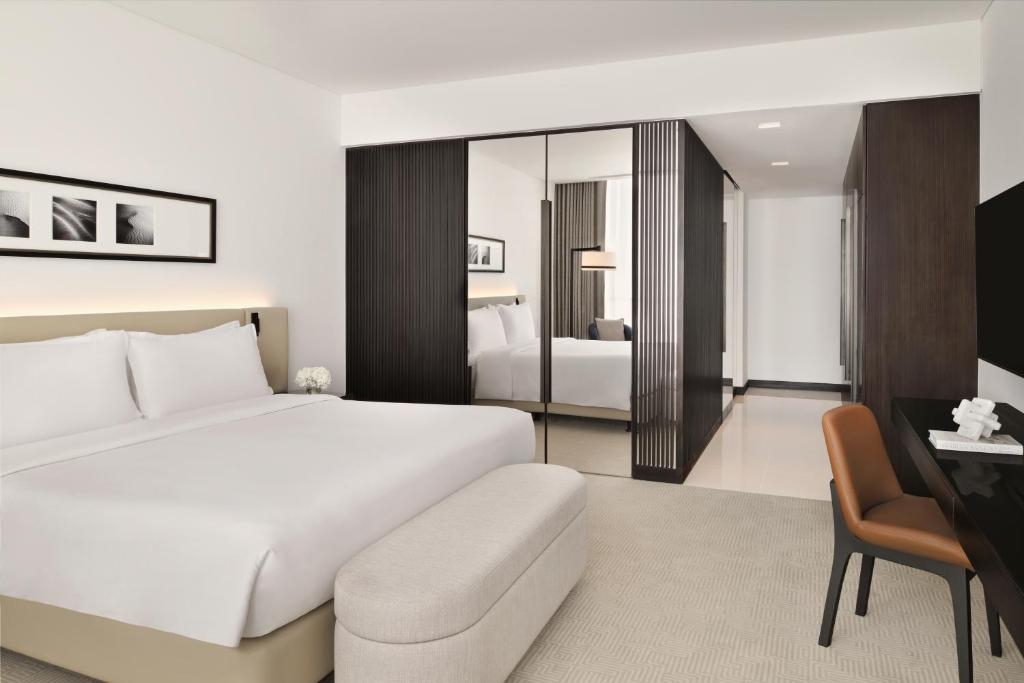 Two Bedroom Apartment, 2 Bedroom Apartment, Skyline view - Image 1