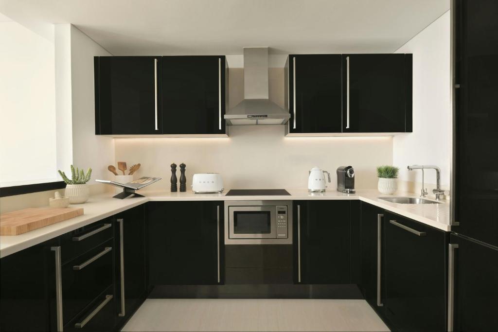 Two Bedroom Apartment, 2 Bedroom Apartment, Skyline view - Image 12