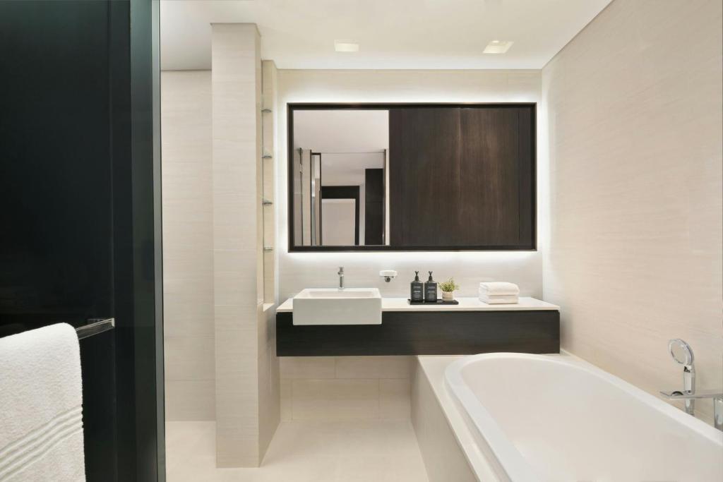 Two Bedroom Apartment, 2 Bedroom Apartment, Skyline view - Image 13