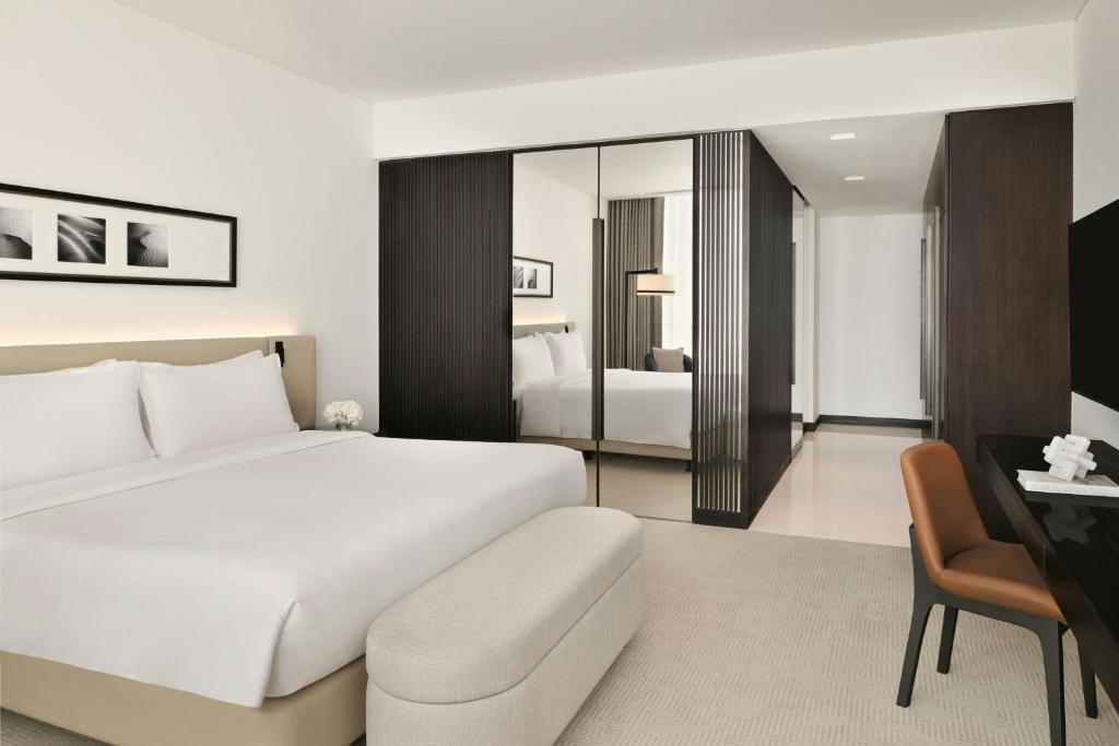 Two Bedroom Apartment, 2 Bedroom Apartment, Skyline view - Image 18