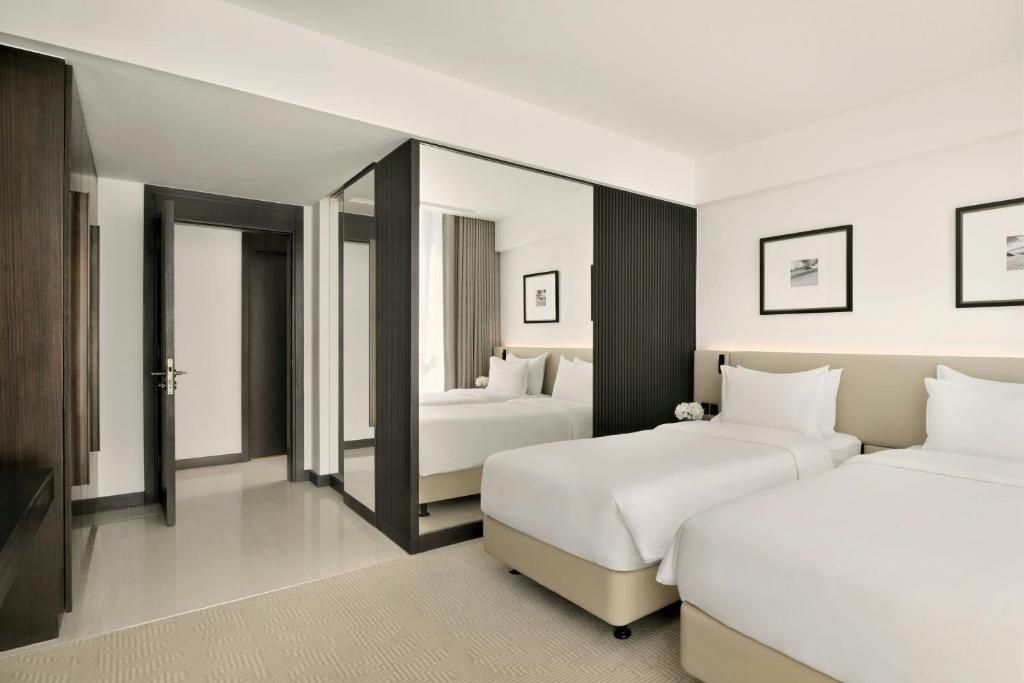 Two Bedroom Apartment, 2 Bedroom Apartment, Skyline view - Image 19