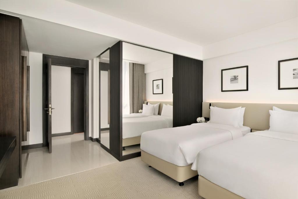Two Bedroom Apartment, 2 Bedroom Apartment, Skyline view - Image 5