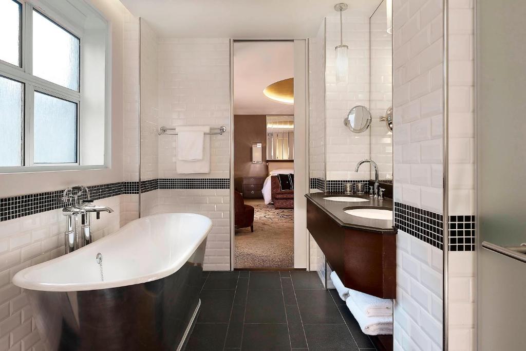 Art Deco King Suite - Club Lounge Access - Image 2