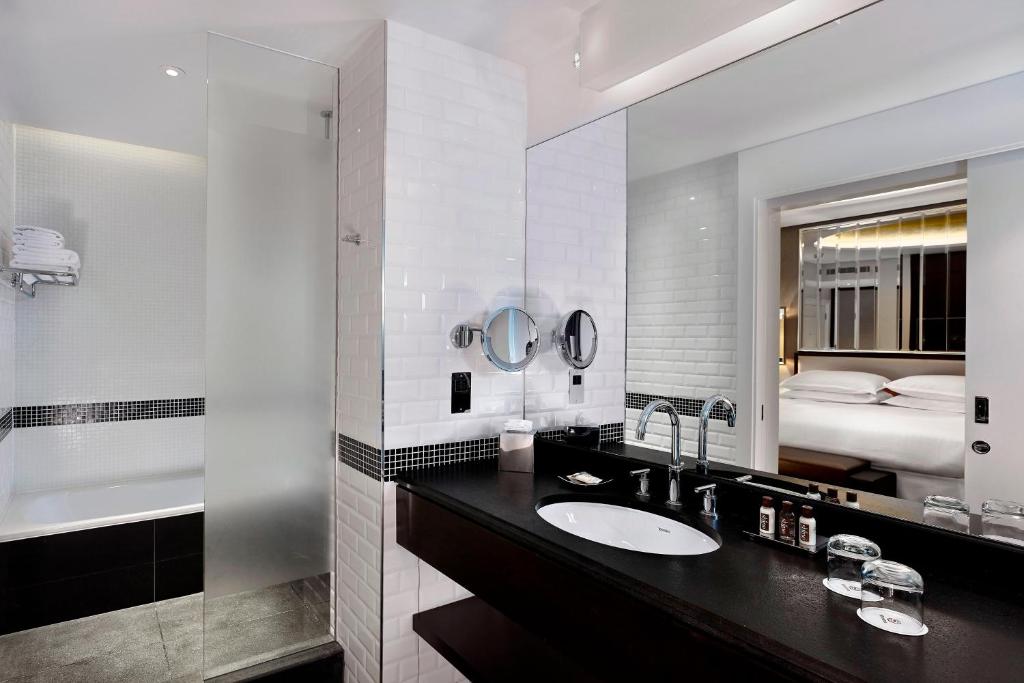 Club King Room - Club Lounge Access - Image 2