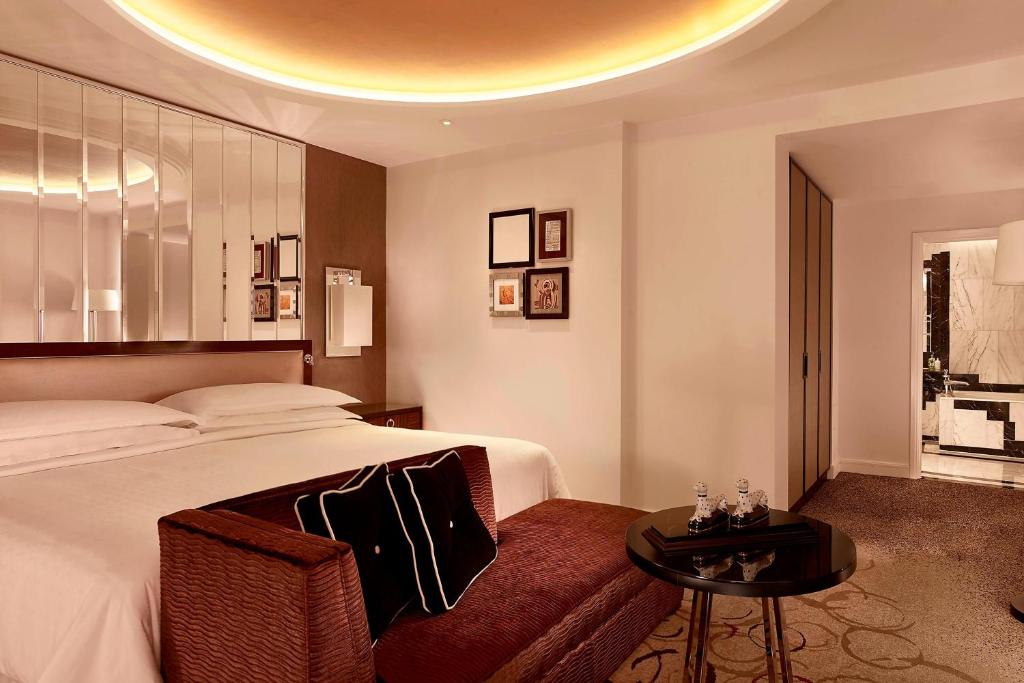 Club King Room - Club Lounge Access - Image 3