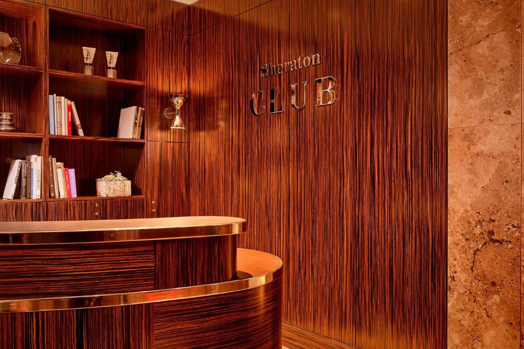 Club Queen Room - Club Lounge Access - Image 5