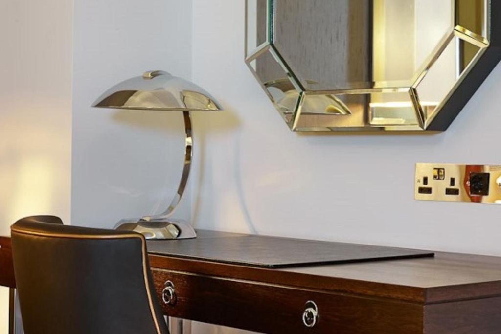 Superior King Room - Image 4