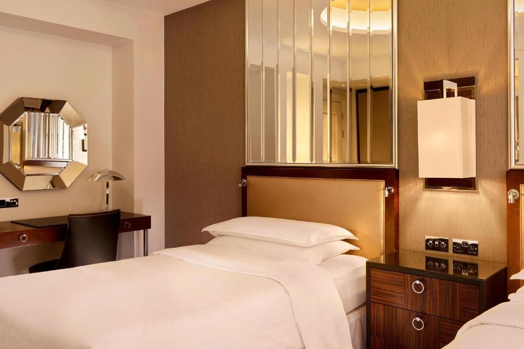 Superior Twin Room - Image 2