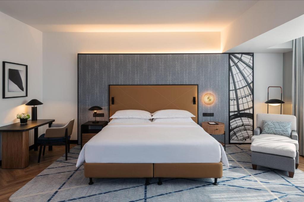 Amiri Suite - Club lounge Access - Image 2