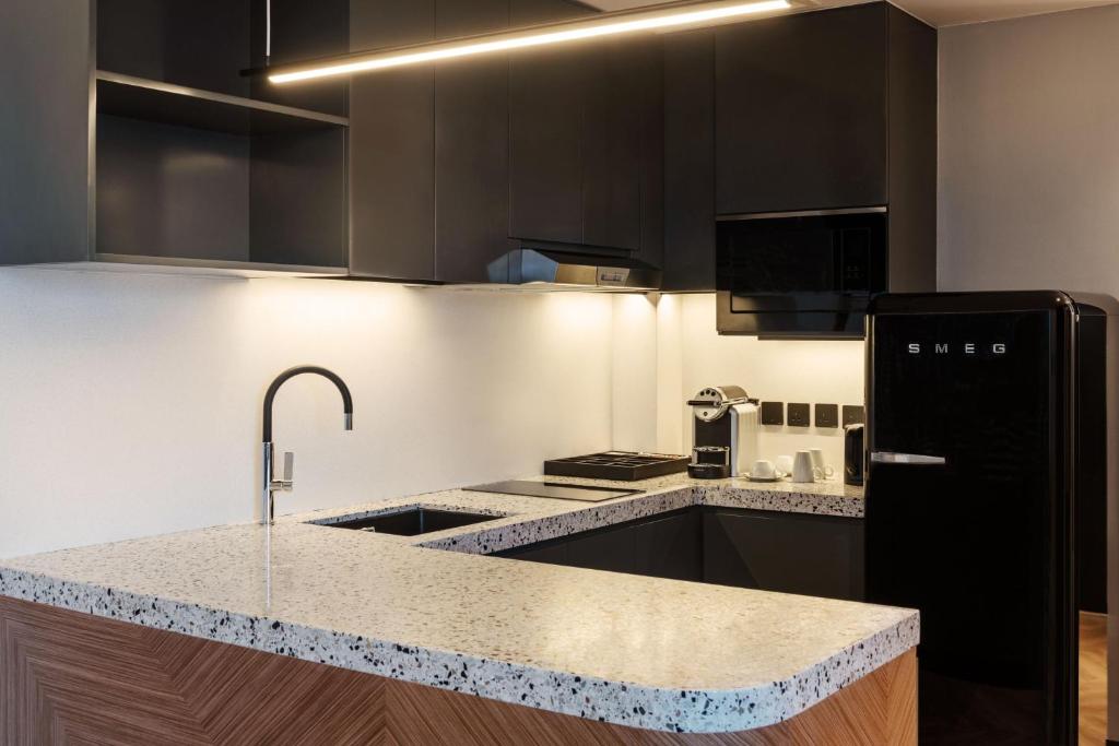 Amiri Suite - Club lounge Access - Image 4