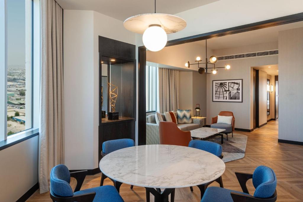 Amiri Suite - Club lounge Access - Image 9