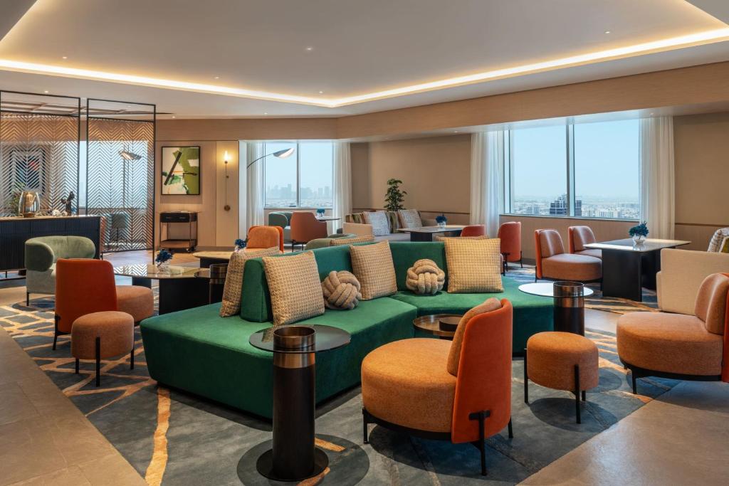 Club King Room, Skyline view - Club lounge Access - Image 5