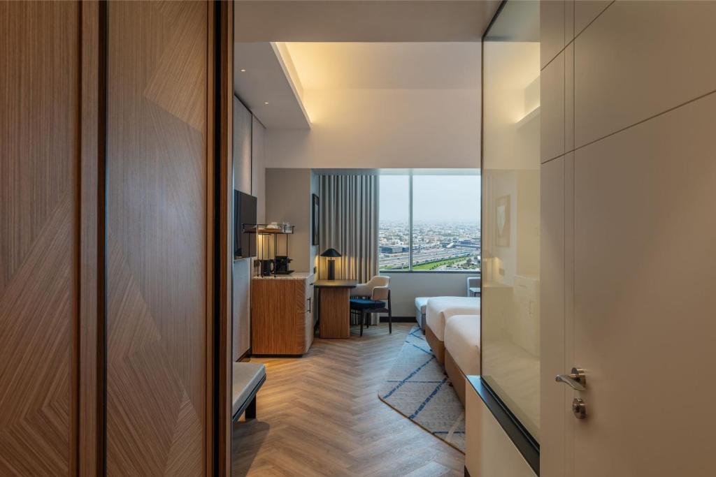 Family Club Room - 2 bedrooms- Club lounge Access - Image 1