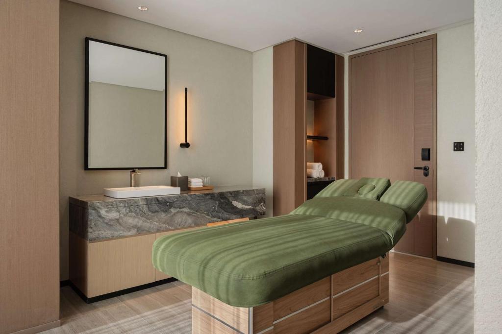 SIRO Fitness Suite - personal training session with sports massage - Image 10