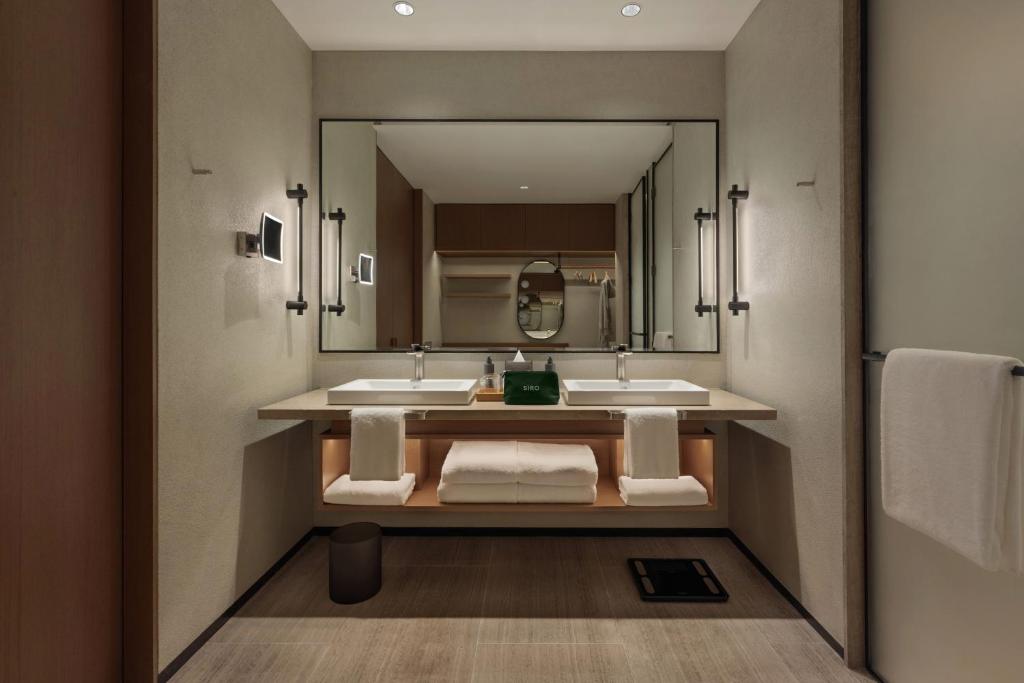 SIRO Plus - King Burj Khalifa View, complimentary fitness class and nutrition consultation - Image 1