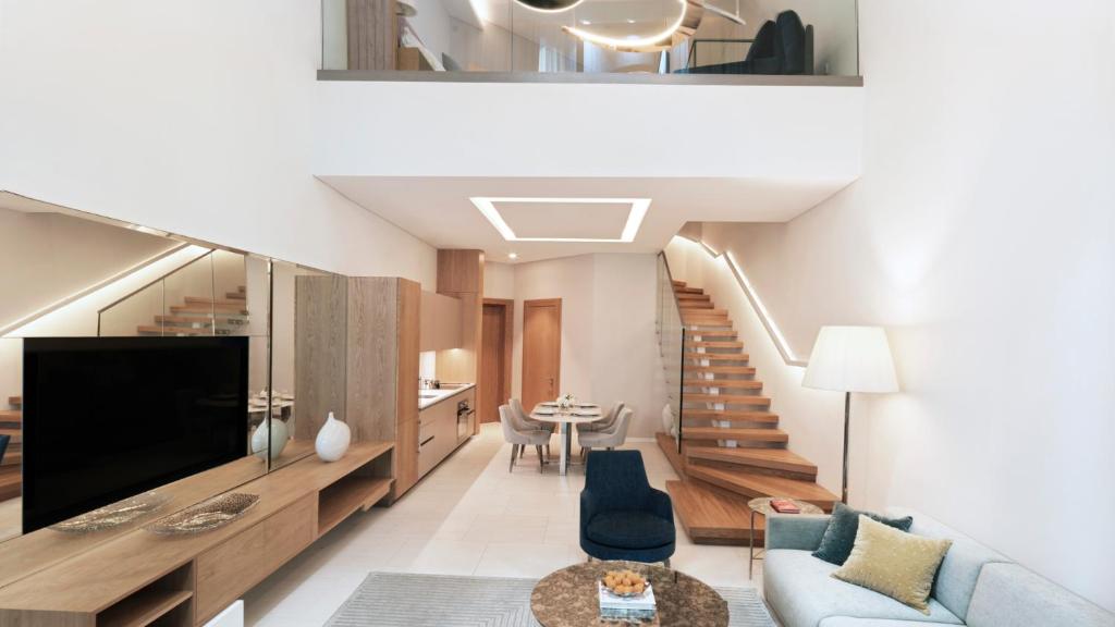 One-Bedroom Loft Apartment with Balcony - Image 1