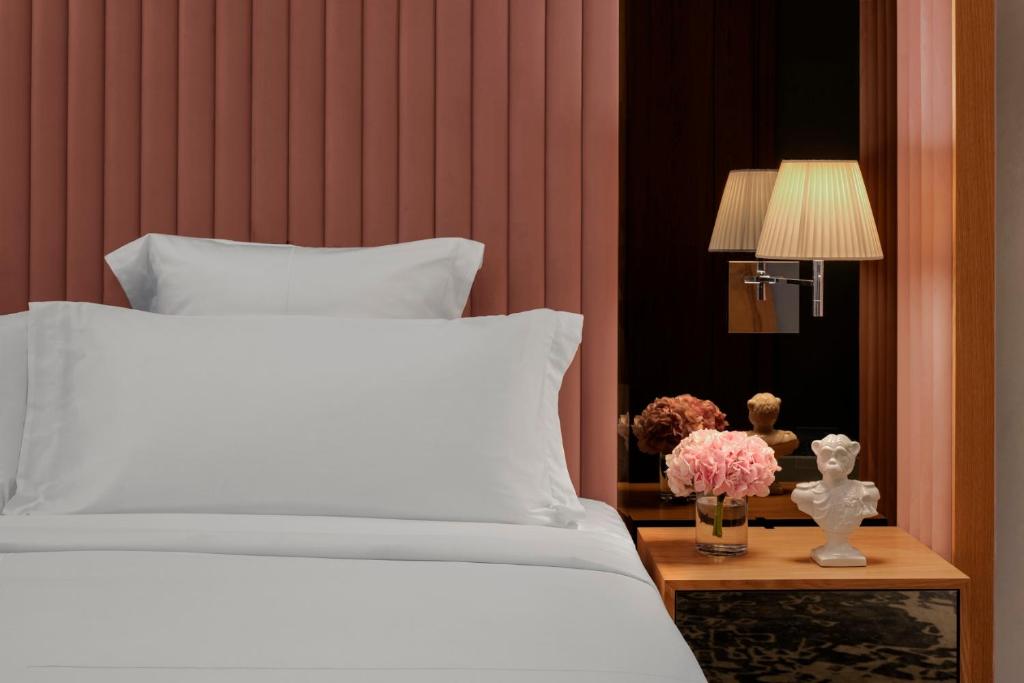Signature Double Room with Burj View - Image 3