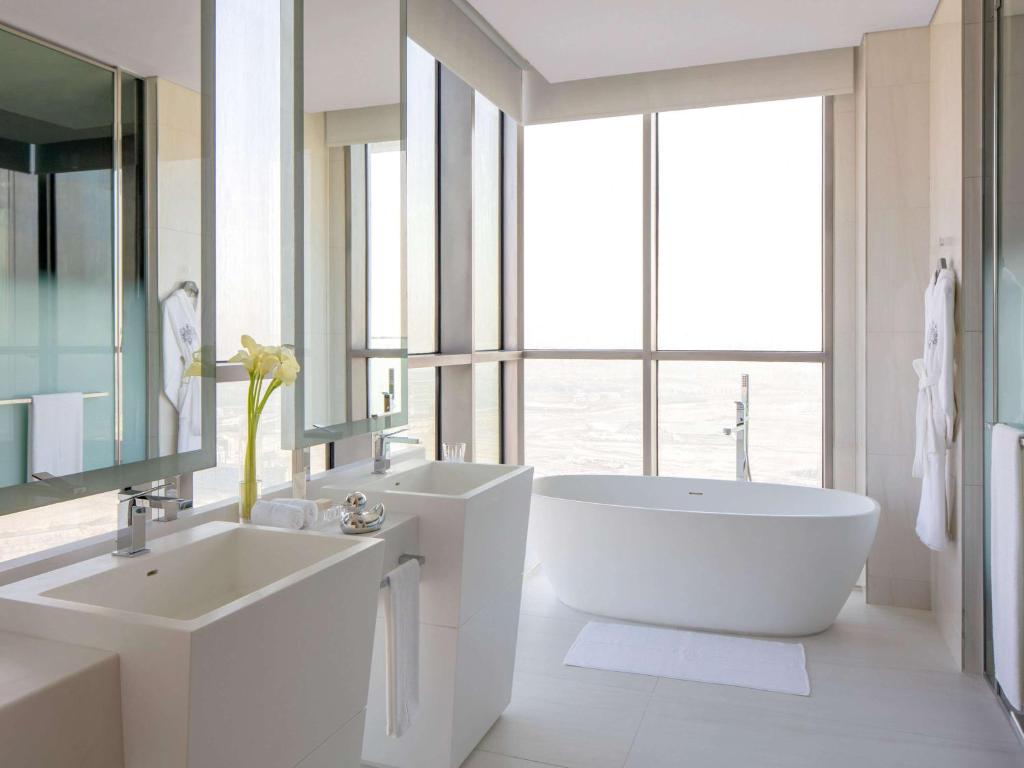 Vanilla Sky Premium King Suite with Balcony - Image 1