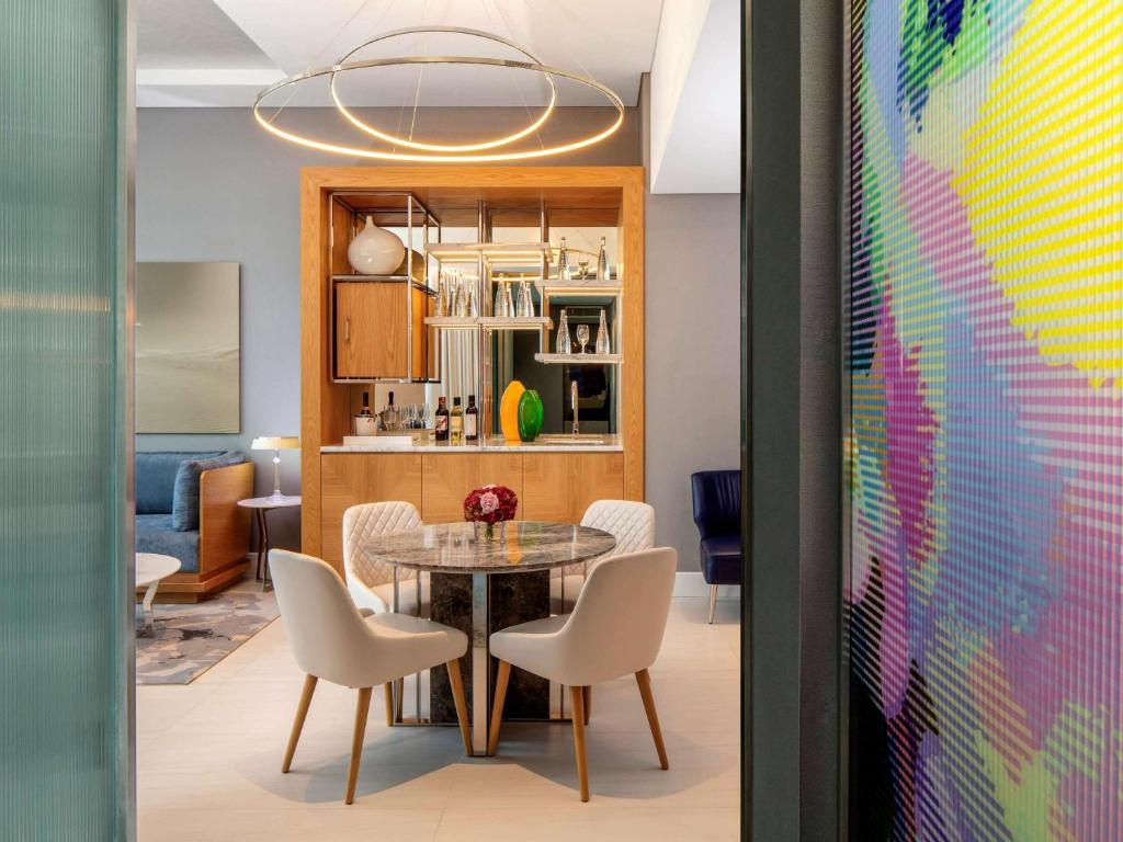 Vanilla Sky Premium King Suite with Balcony - Image 2
