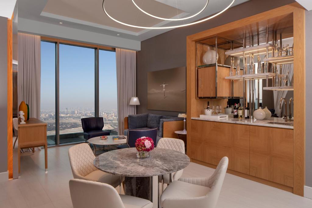 Vanilla Sky Premium King Suite with Balcony - Image 3