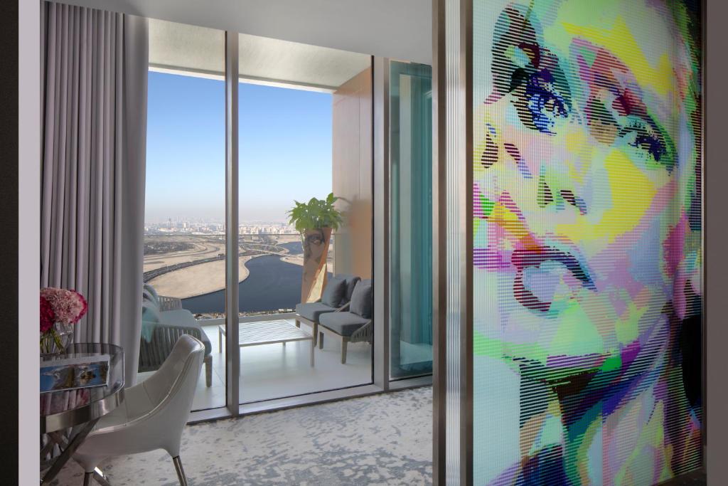 Vanilla Sky Premium King Suite with Balcony - Image 4