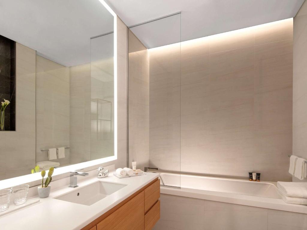 Wonder Living Deluxe Two-Bedroom Apartment - Image 4