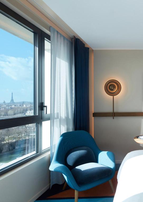 Iconic Paris Skyline room - River Seine and Eiffel Tower view - Image 2