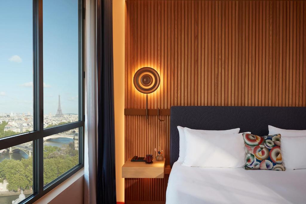 Iconic Paris Skyline room - River Seine and Eiffel Tower view - Image 3