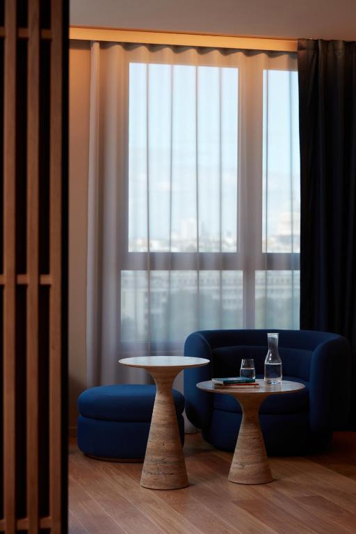 L'Atelier Corner Suite - Paris rooftop view - Image 4