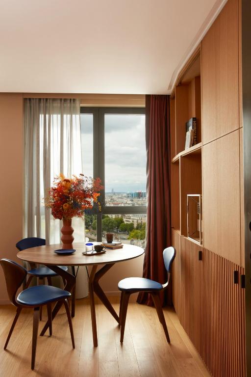SO Paris Presidential Suite - Balcony and panoramic view - Image 4