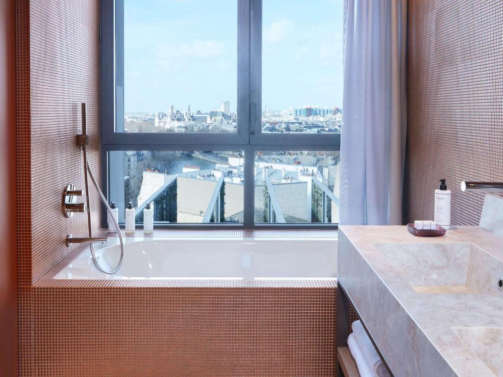 Studio Panorama Junior Suite - River Seine and Eiffel Tower view - Image 11