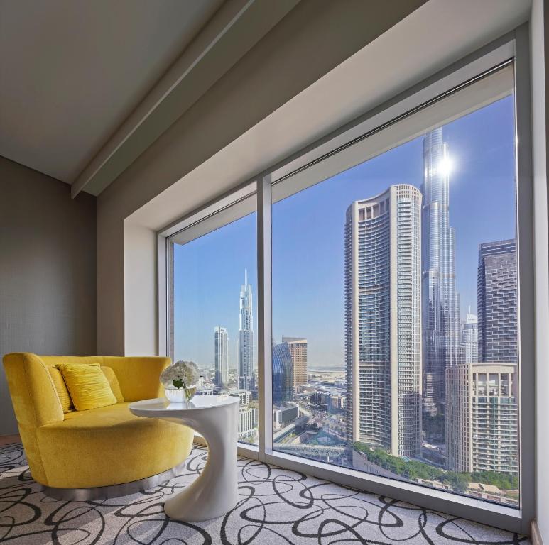Luxury King Room Burj Khalifa View - Image 1