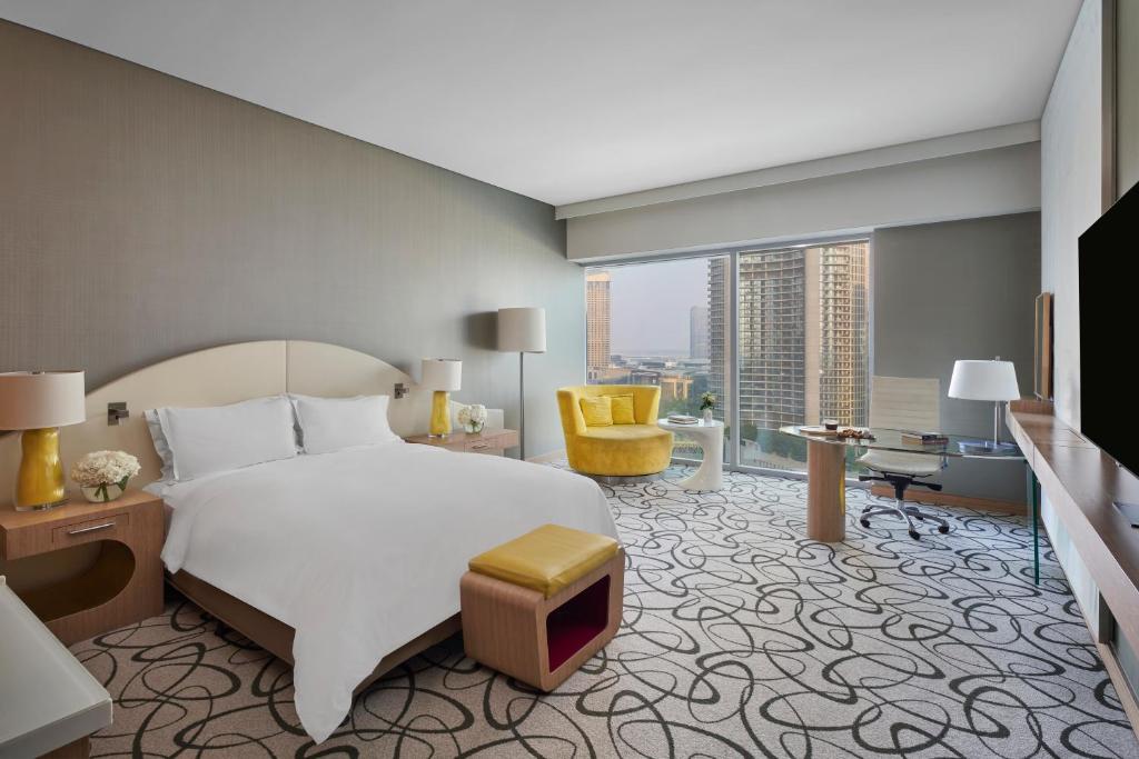 Luxury King Room Burj Khalifa View - Image 5